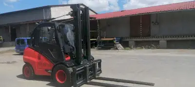 LINDE H50-02 terénní pozicionér s bočním posuvem