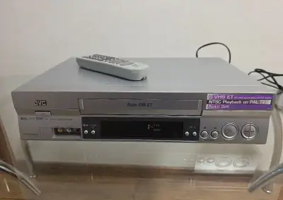 JVC HR-S5950EU s podporou technologie S-VHS ET