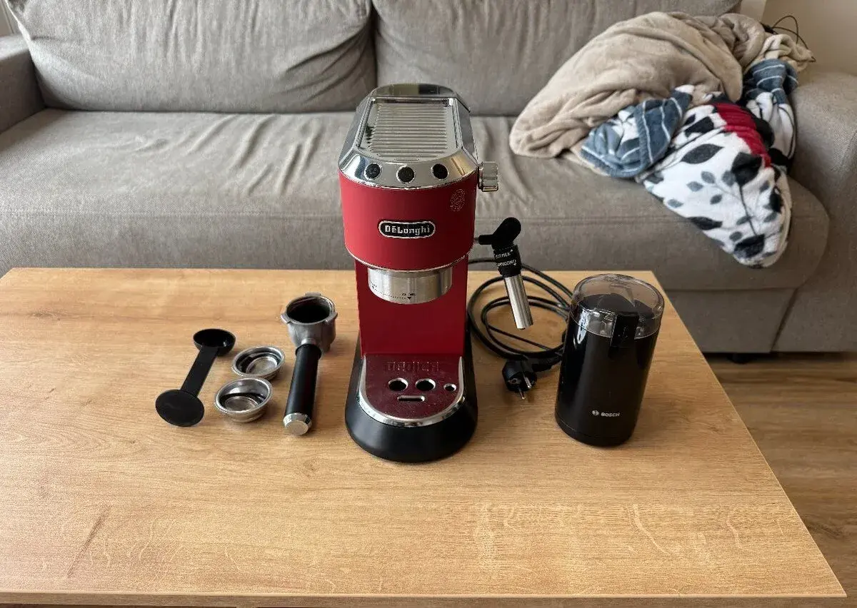 Kávovar DeLonghi Dedica Zánovní