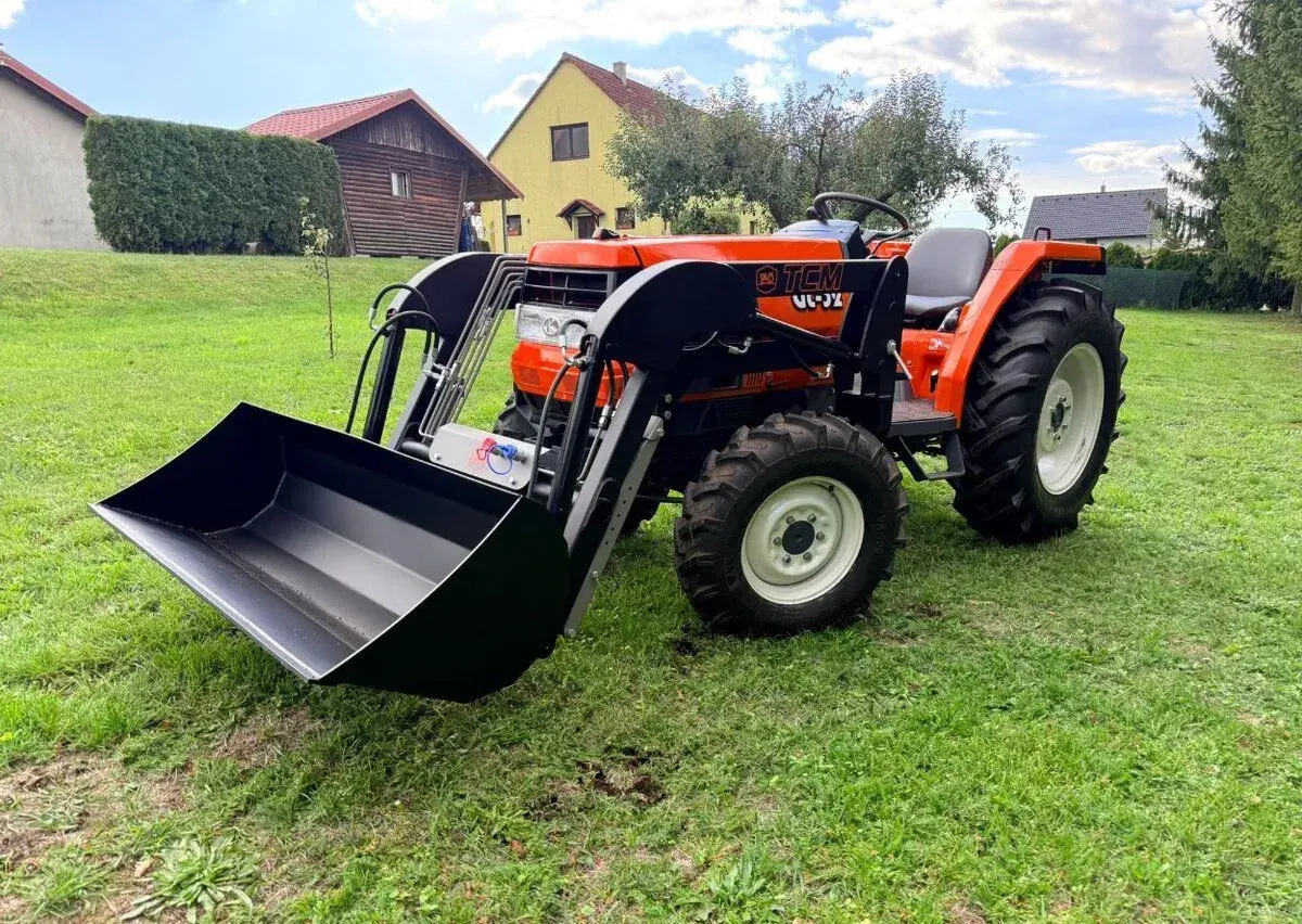 Malotraktor Kubota GL-32 4x4 s nakladačem 450 a lopatou