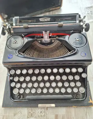 psací stroj Triumph
