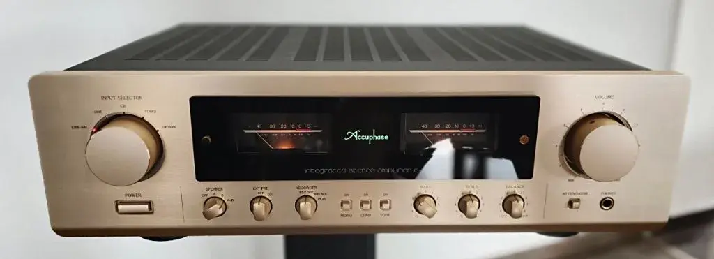 Accuphase E-213