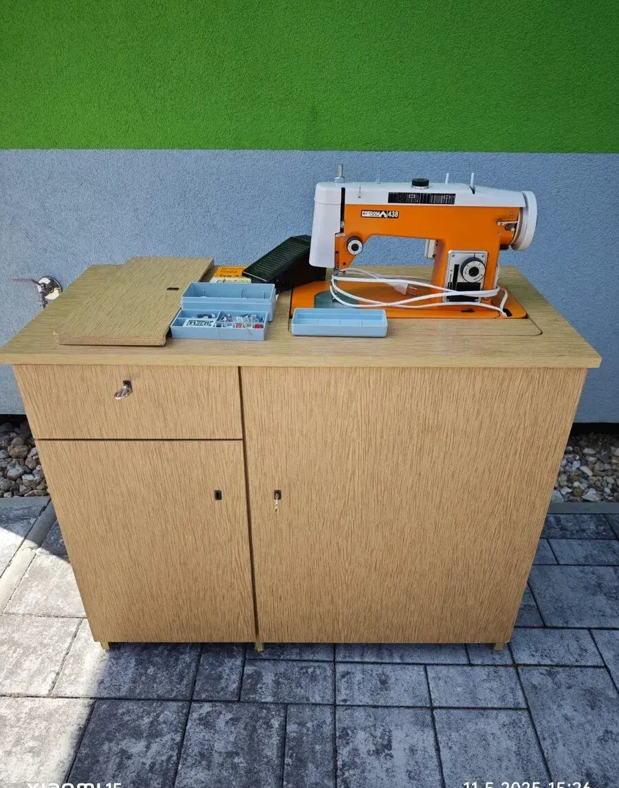 Šicí stroj Predom Łucznik 438