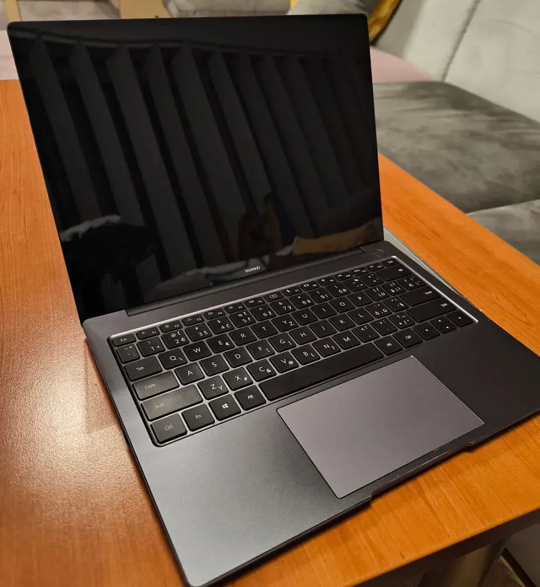 Huawei MateBook 14 – velmi pěkný stav + nová baterie