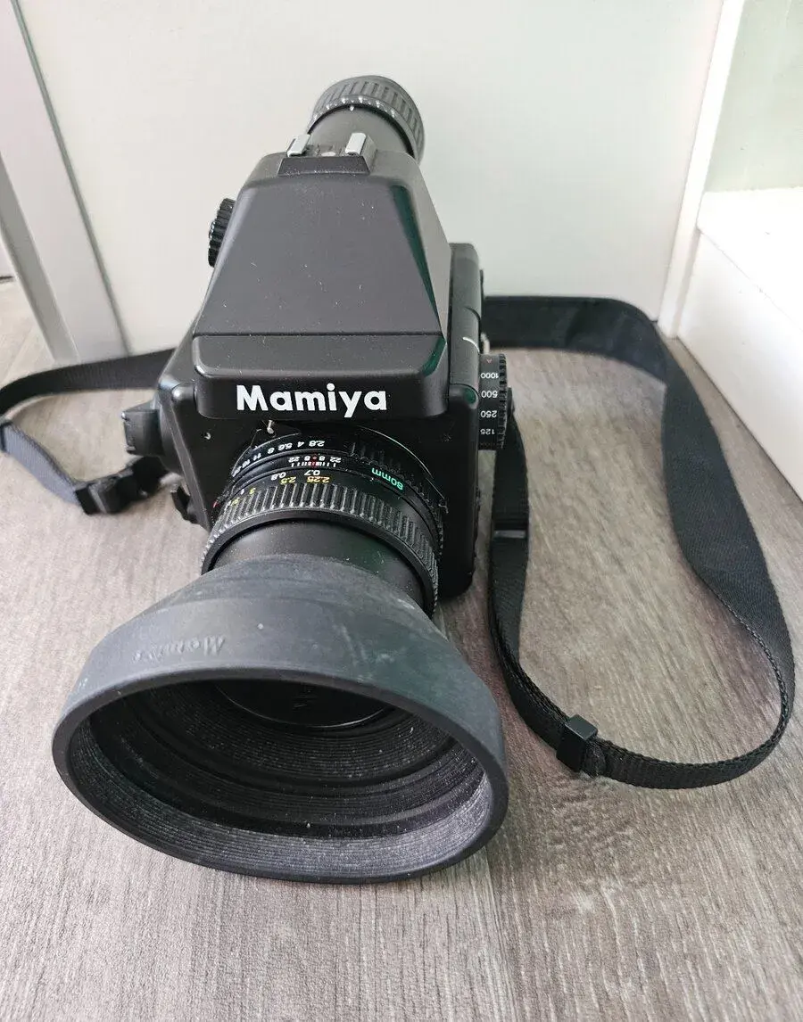 Středoformát Mamiya 645E + Sekor C 80mm f/2.8