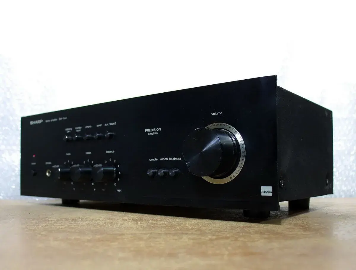 Zesilovač Sharp SM 1144.