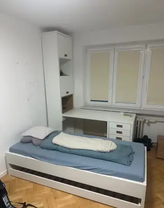 Postel + psací stůl