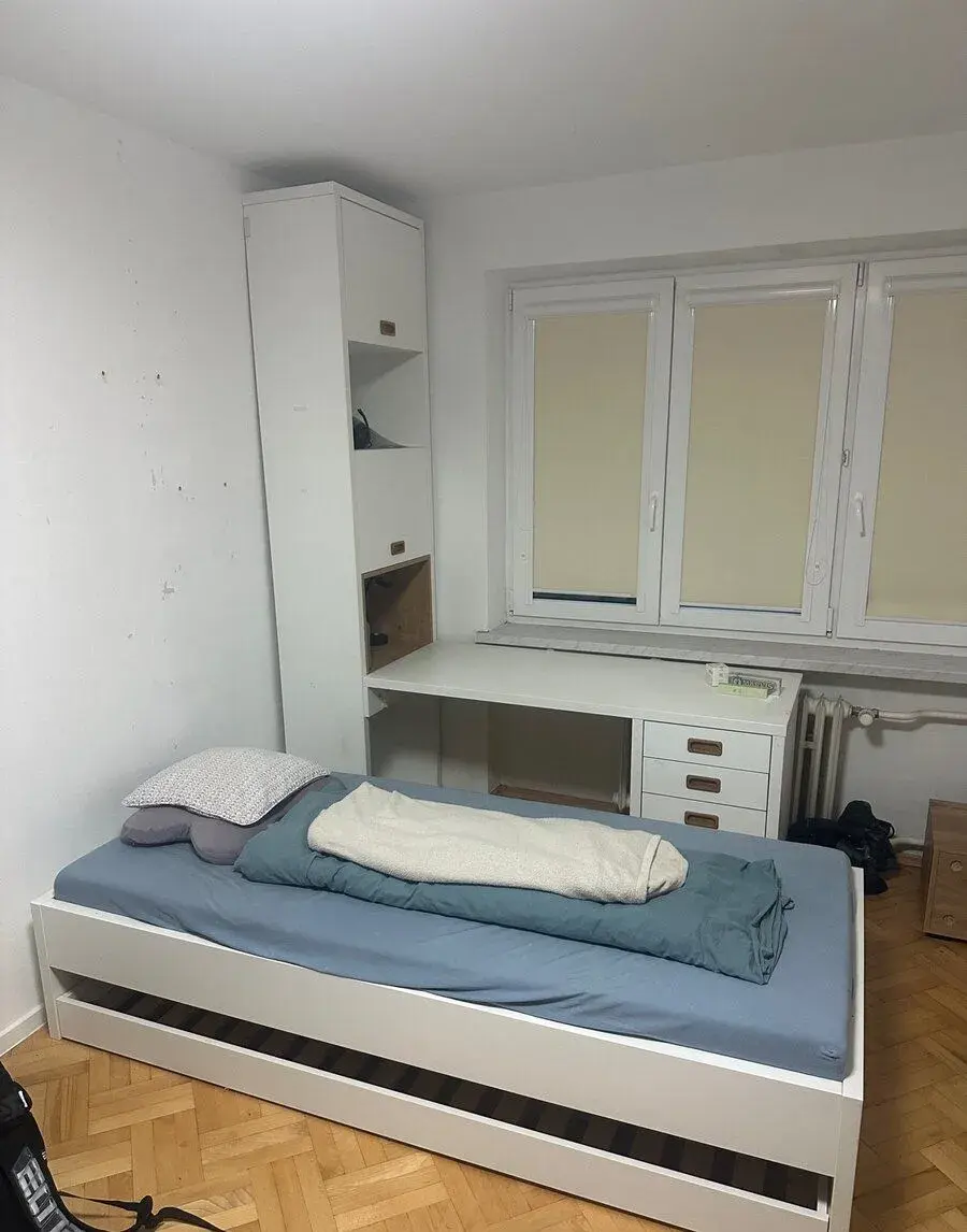 Postel + psací stůl
