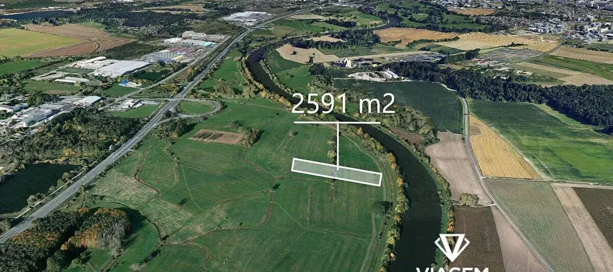 Pole 2 591 m², Podíl 36 % o výměře 925 m²