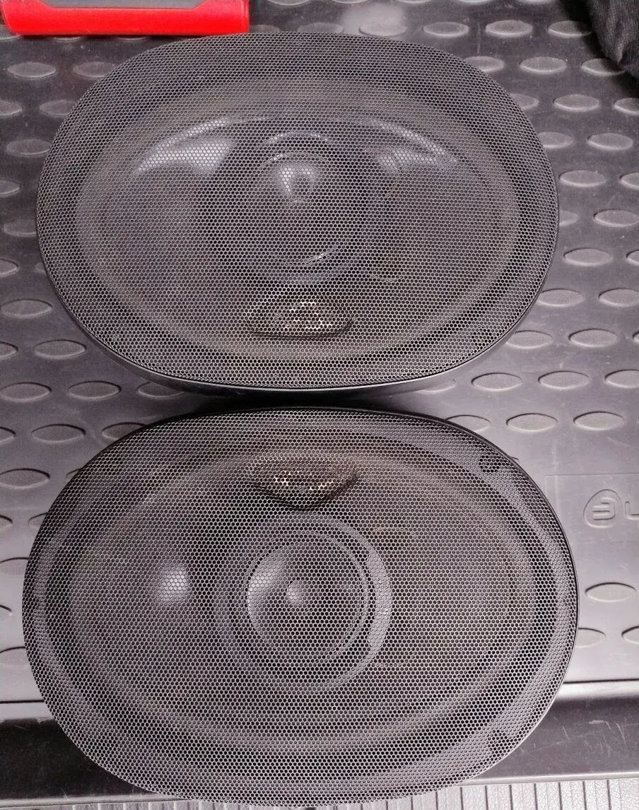 reproduktory Clarion