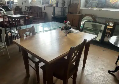 Jídelní stůl se židlemi