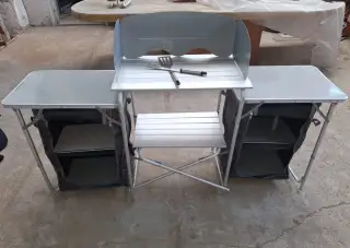 Skládací kempingová kuchyňka se stolky a úložnými skříňkami