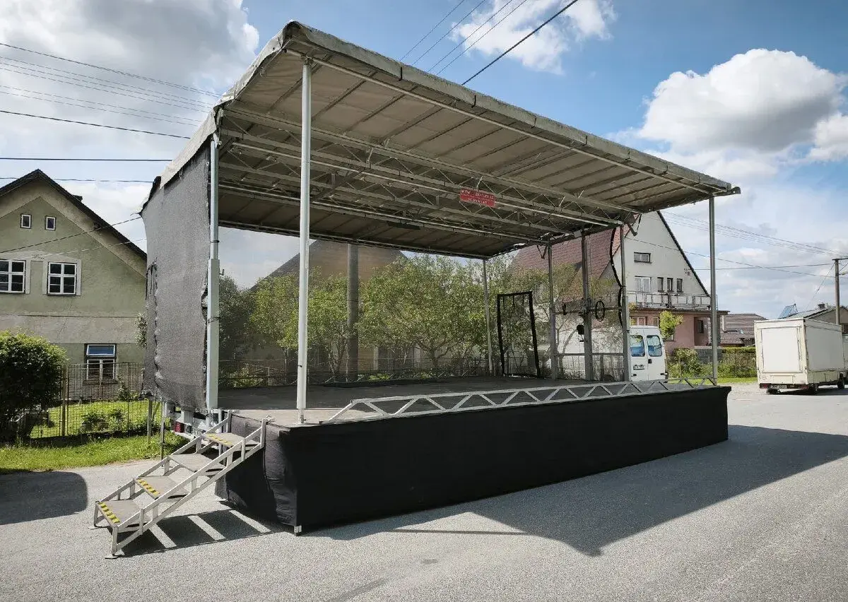Pódium 8x6m, 6x6m, 6x4m a jiné