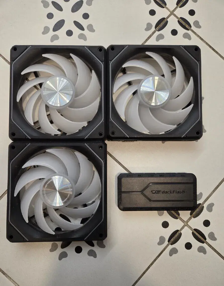 Sada 3x ARGB PWM ventilátorů darkFlash s řadičem