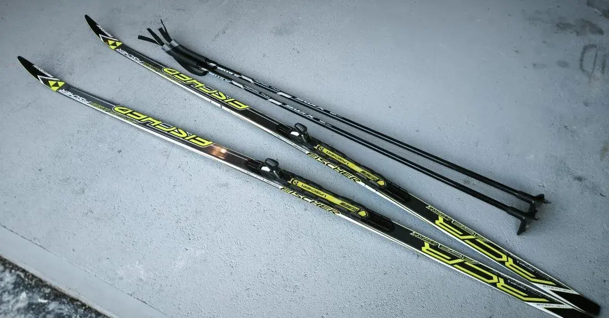 Běžkařský set Fischer RCR Universal + hůlky Swix