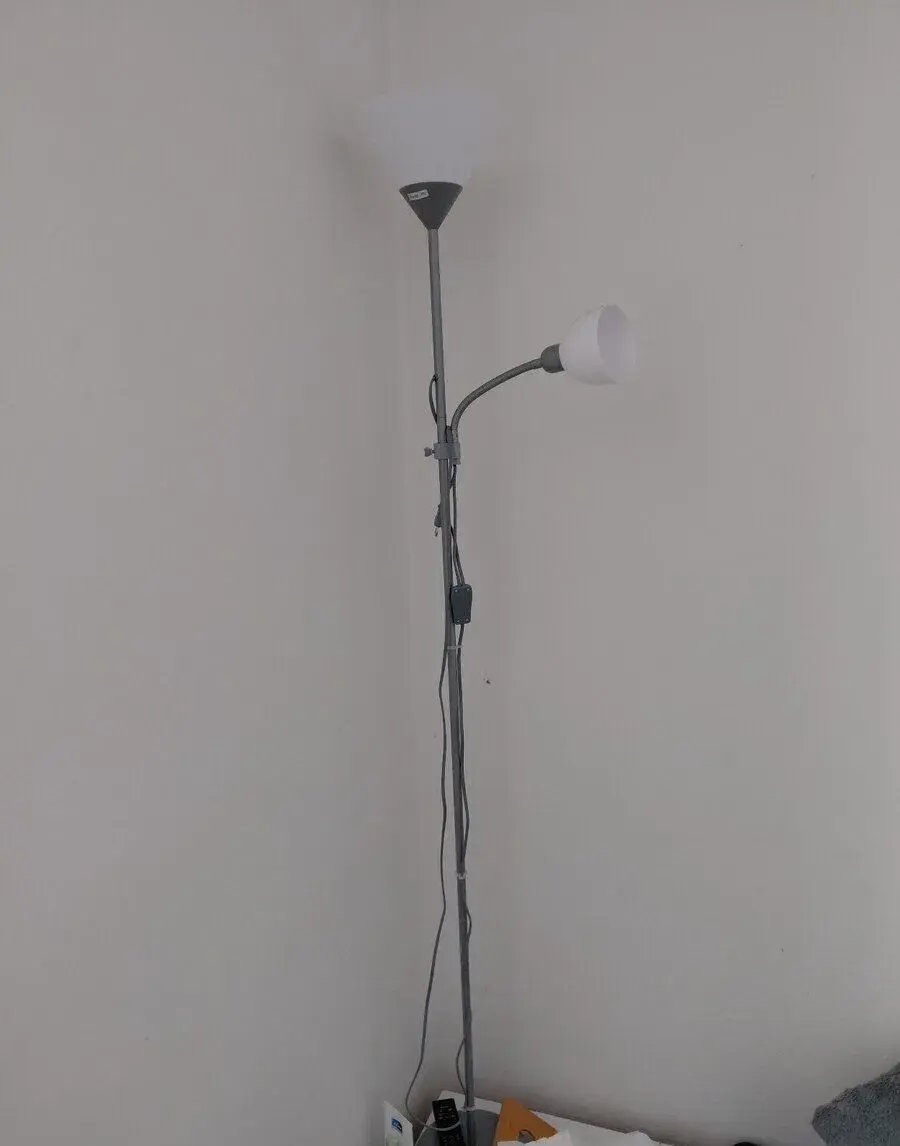Lampa kovová