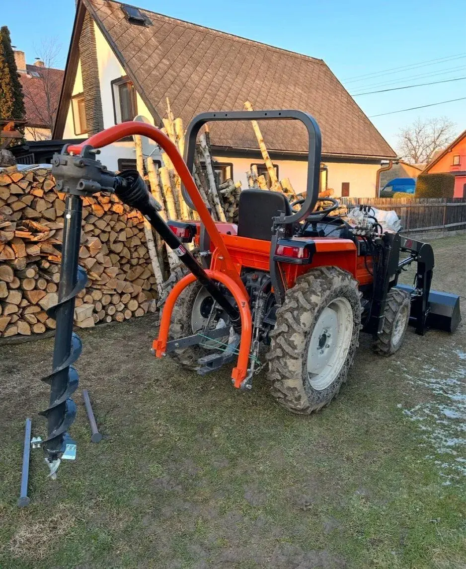 Půdní vrták za malotraktor