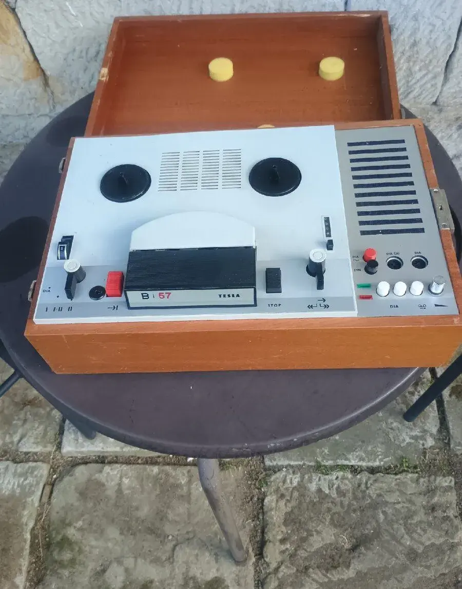 Magnetofon Tesla B57
