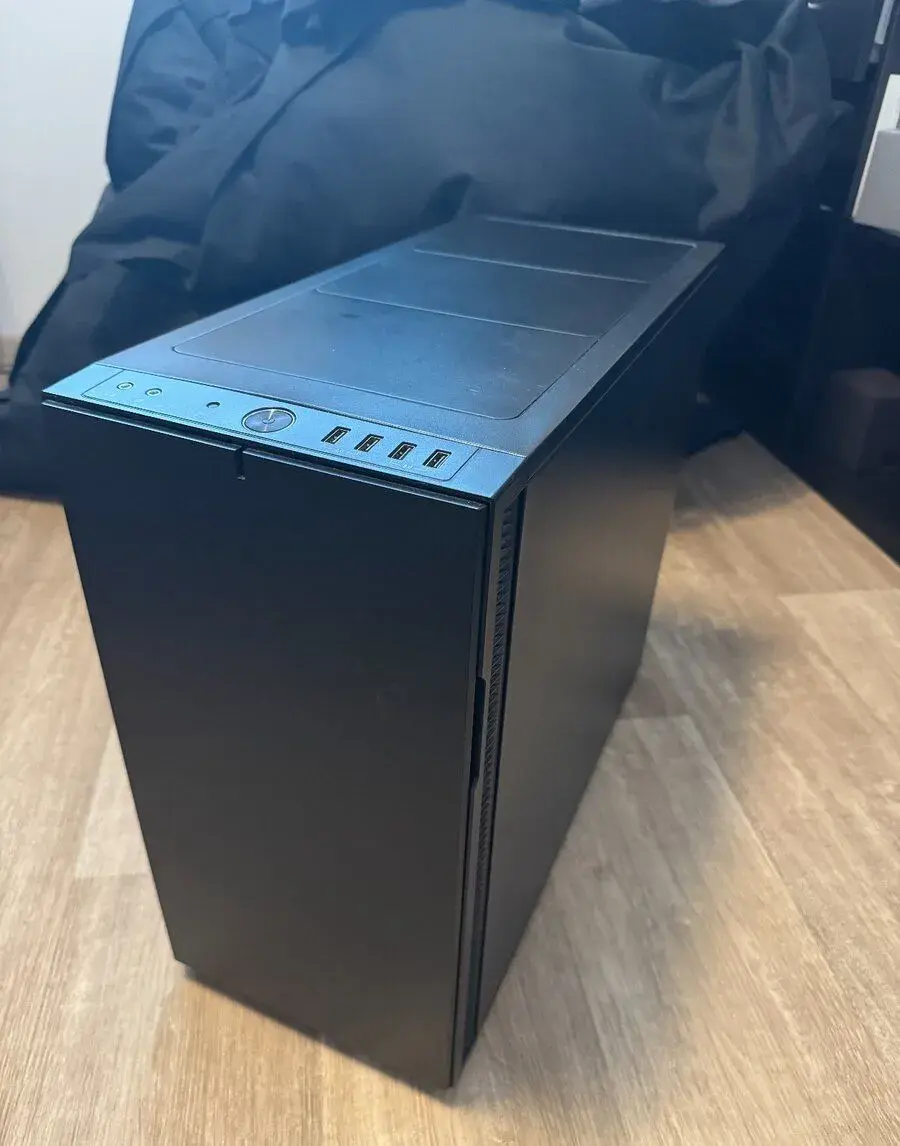PC skříň Fractal Design Define R5 Black (ATX, tichá)