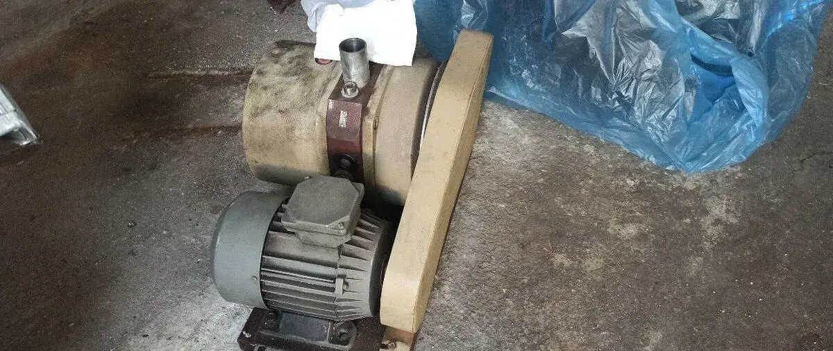 Vývěvy.Motor 0,75kW/1400 ot.Bezvadný stav.