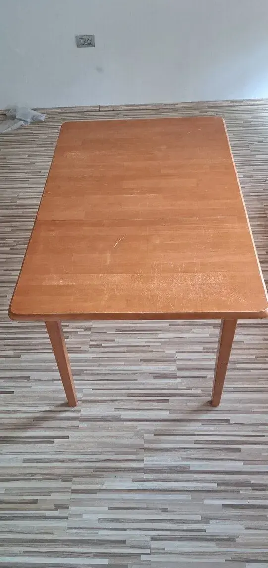 Kuchyňsky stúl se židlemi