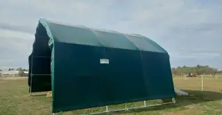 Mobilní pastevní přístřešek ALM 6x6m na stojnách – 1 měsíc s