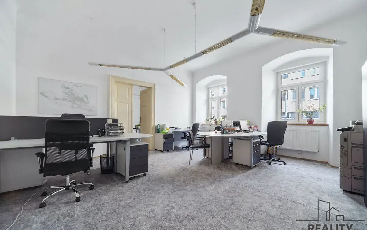 Pronájem kanceláře 82 m2 v Pardubicích, pronájem kanceláře 8