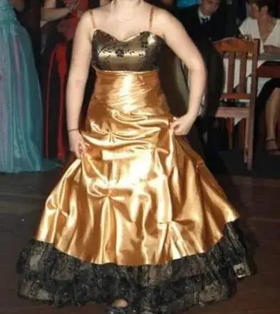 Společenské šaty