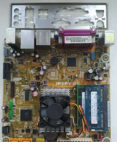 Pegatron IPXPV-D3 Intel Atom D525 + 4GB DDR3