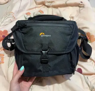 Brašna Lowepro Nova 160 AW II (černá) na fotoaparát
