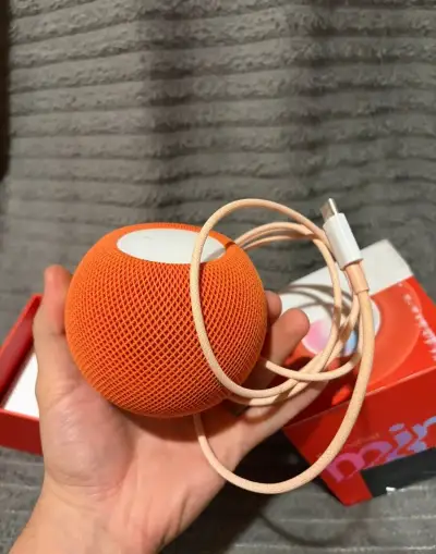 Chytrý reproduktor Apple HomePod mini – oranžová (Orange)
