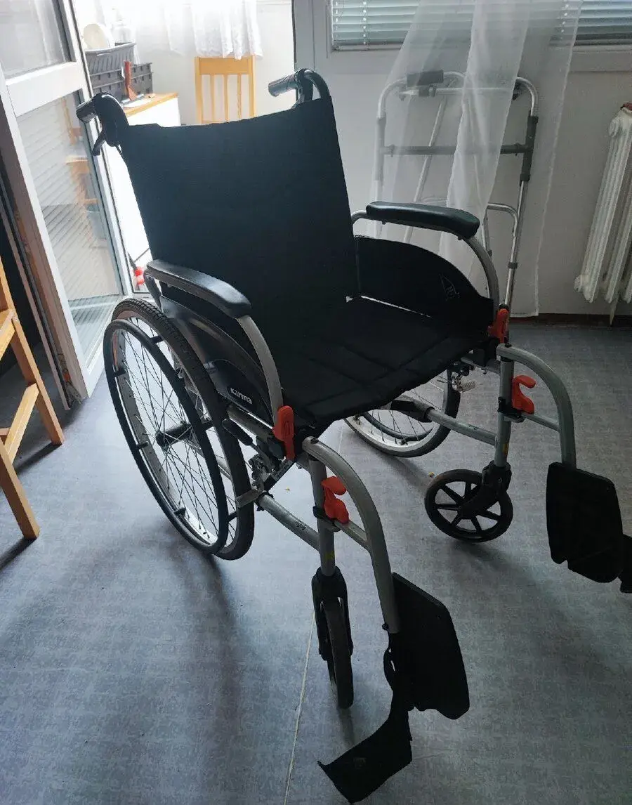 invalidní vozík a toaleta
