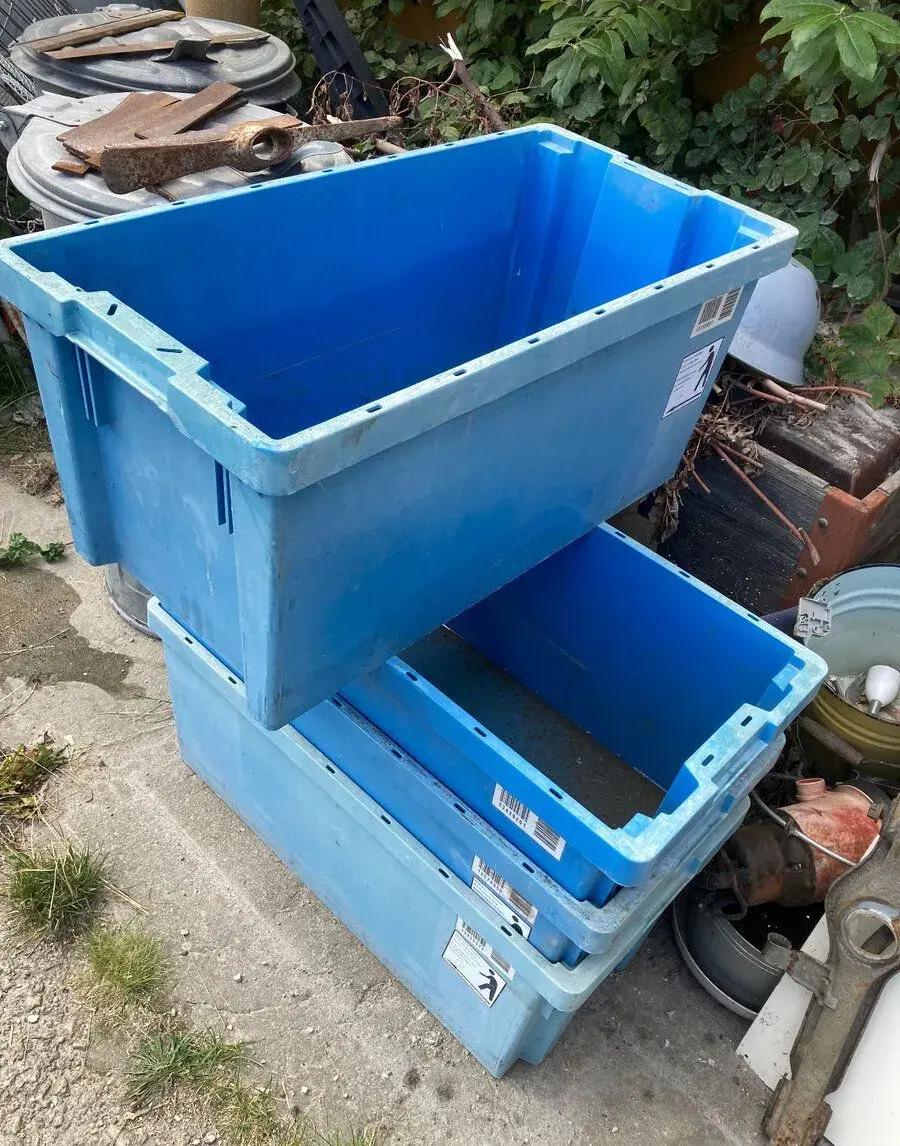 plastové boxy, nádoby, přepravky 4 kusy za 1.000 kč