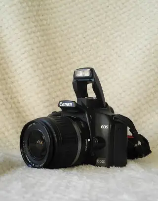 Canon EOS 1000D + objektiv EF-S 18-55mm f/3.5-5.6 II