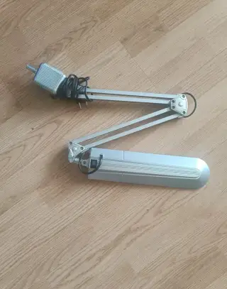 Kloubová lampa se zářivkou