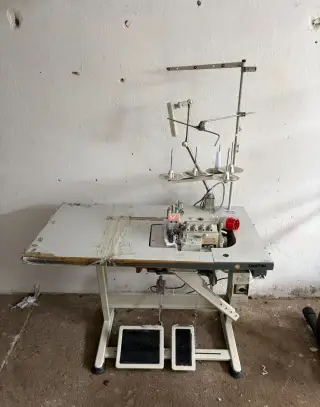 Průmyslový šicí stroj / Overlock Brother MA4-V92