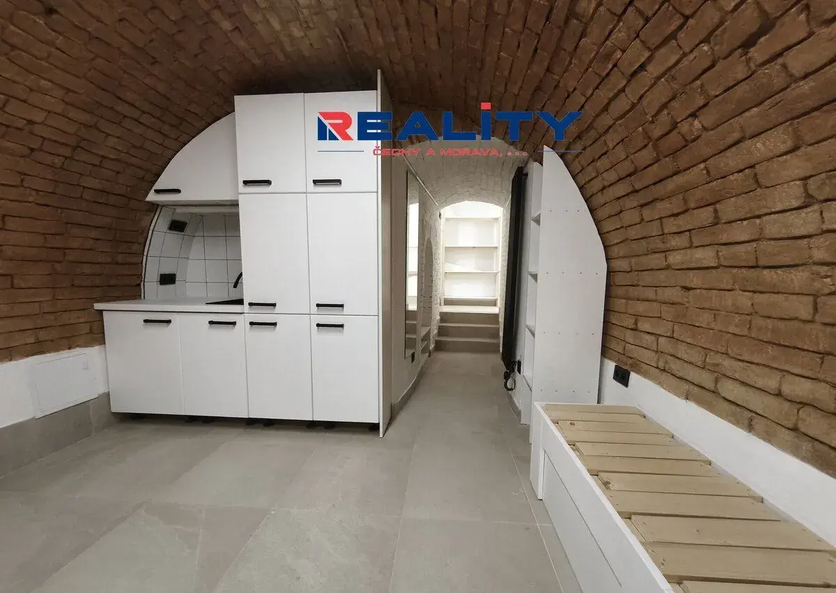 Pronájem originální micro-kanceláře 40 m² po kompletní rekon