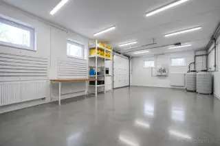 Pronájem garáže se zázemím