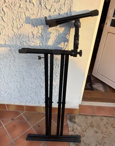 Skládací klávesový stojan