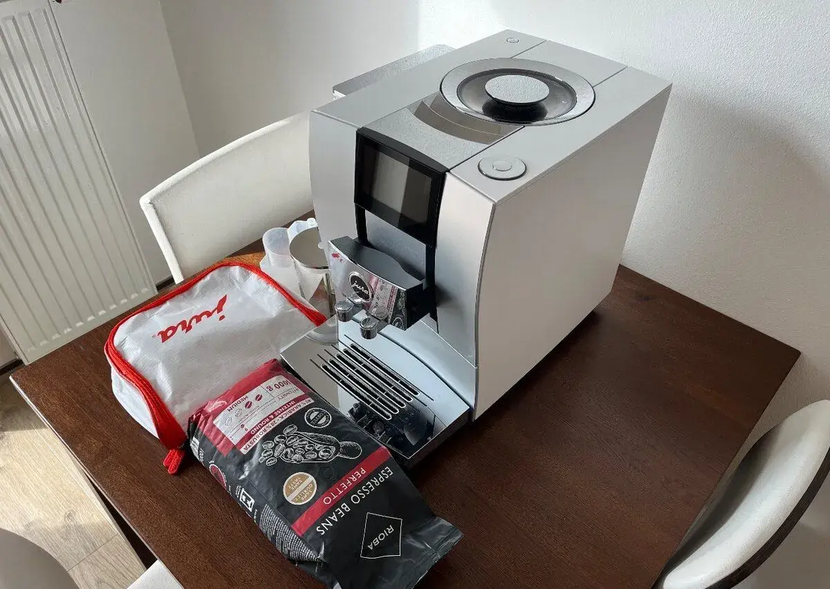 Kávovar JURA Z10 Alu White - v záruce