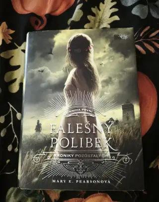 Falešný polibek - Mary E. Pearson
