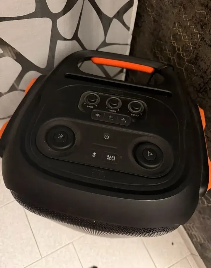 JBL PartyBox 710 - jako nová, téměř nepoužívaná