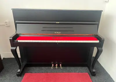 Piáno, pianino Petrof 115chippendale.Záruka a doprava