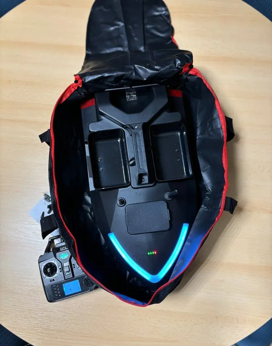 Tříkomora ČERNÁ s GPS s baterií 12000mAh včetně obalu