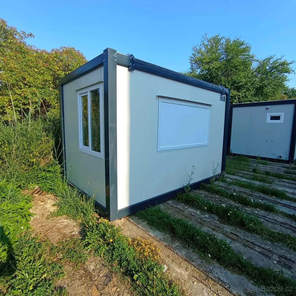 Prodejní/výdejní stánek PMP-K o rozměru 2,4 x 4 m