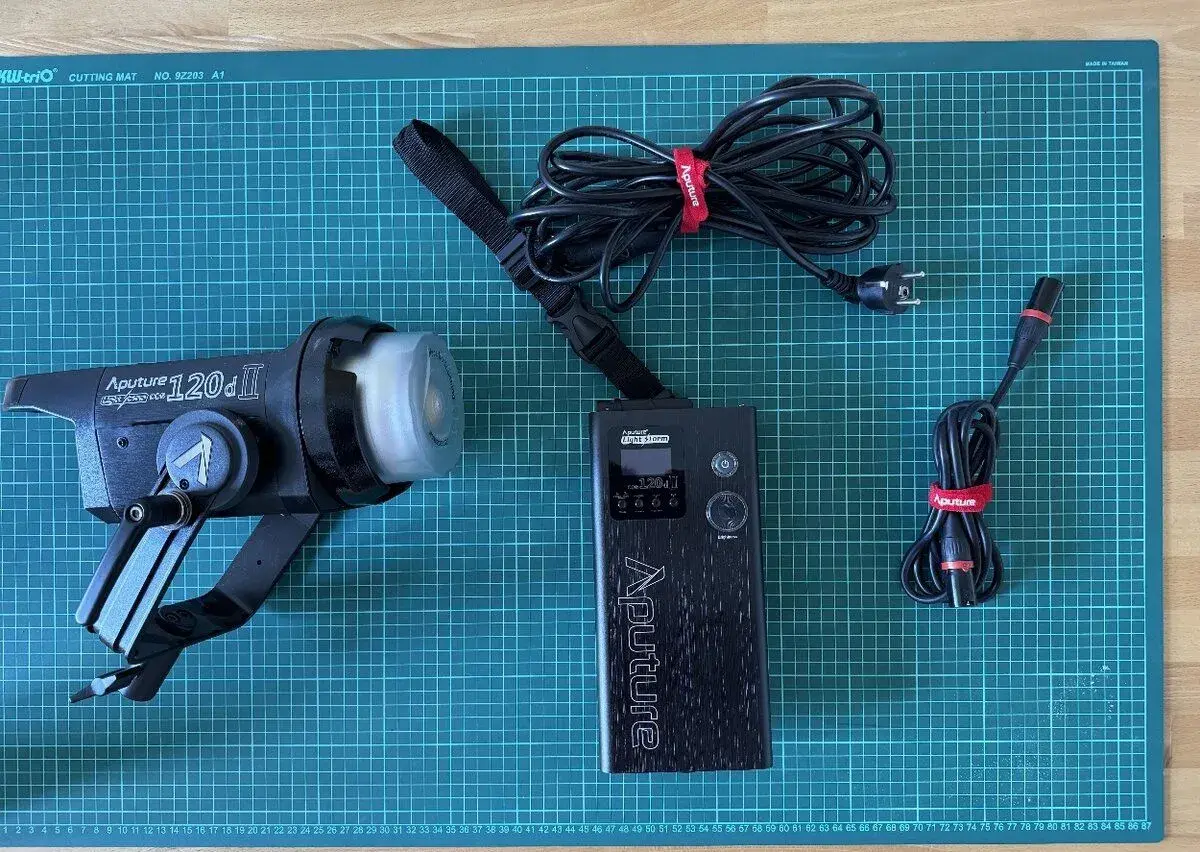 APUTURE LS 120d II + C-Stand + Aputure Light Dome