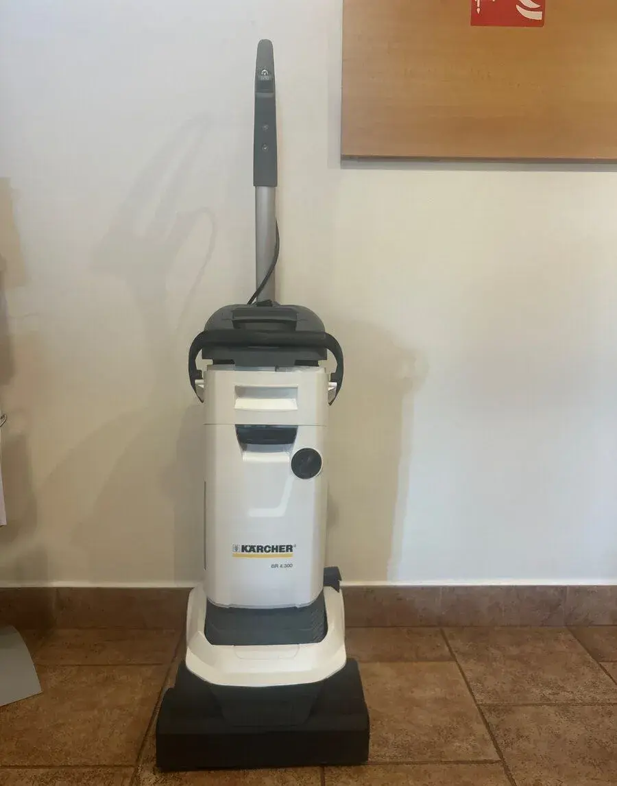 PODLAHOVÁ MYČKA KÄRCHER BR 4.300