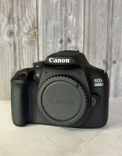 Canon EOS 2000D fotoaparát