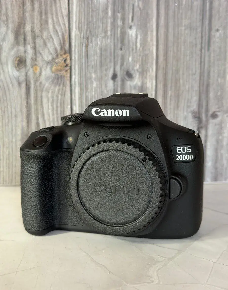 Canon EOS 2000D fotoaparát
