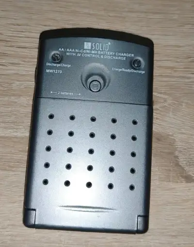 SOLID MW 1270 inteligentní nabíječka